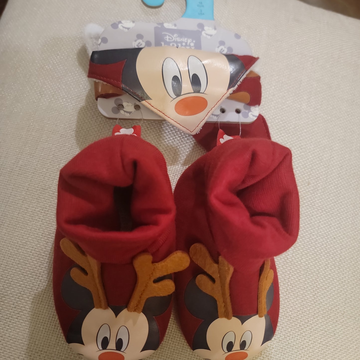 Primark 🇬🇧 kids Baby Mickey mouse bib and shoes set 6-9 months