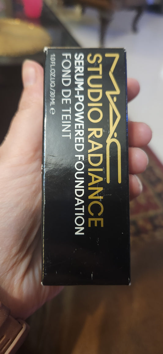 MAC - Studio Radiance Serum Powered Foundation - NC25