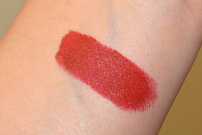 Maybelline color sensational Matte lipstick 970 daring ruby